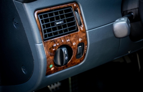 SLK R170 Innenraum Holzbeschichtung beschriftet