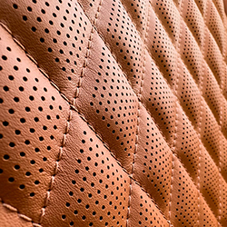 Sitze Aufpreis Rauten Lochung / Sonderabnähung